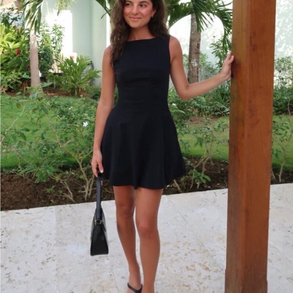 NWOT Abercrombie Mila Black Mini Boatneck Braless Elegant Black Sleeveless Dress
